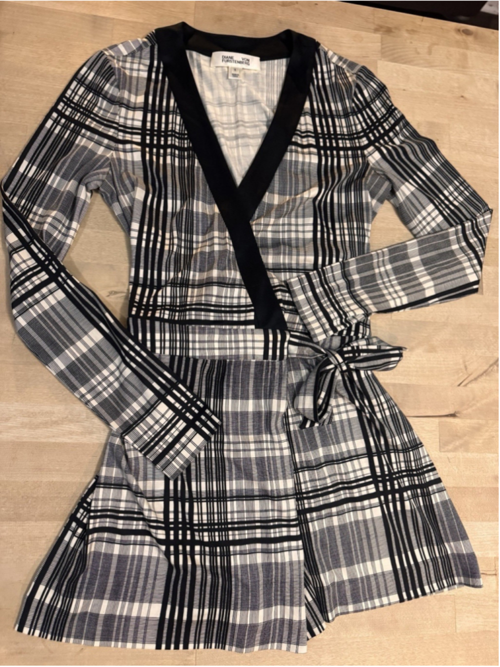 Diane Von Furstenberg Silk Wrap Black And White Plaid Romper Size 8 Classic - Picture 7 of 11